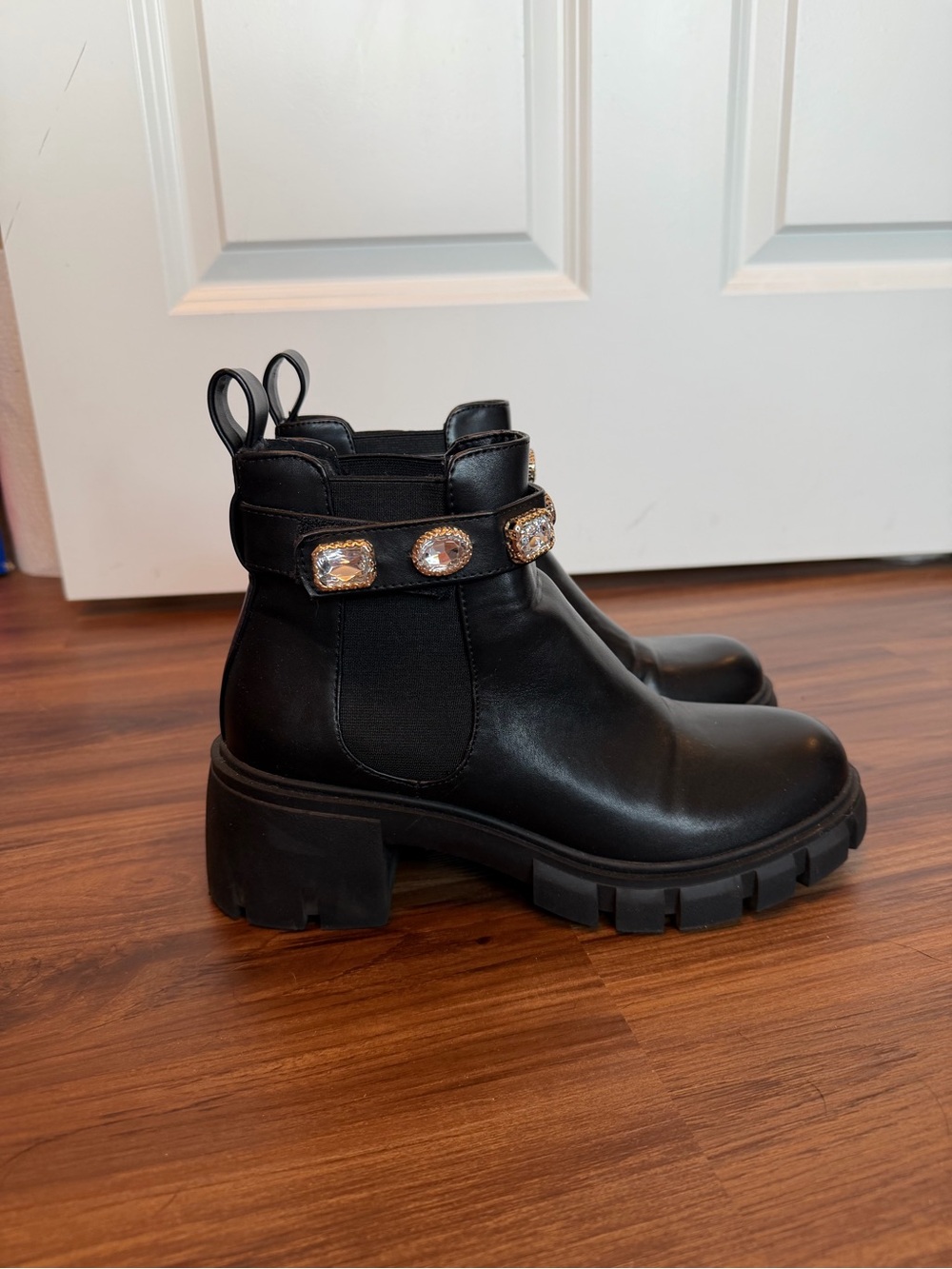Steve Madden Chunky Chelsea Boot with Crystal Strap size 6.5